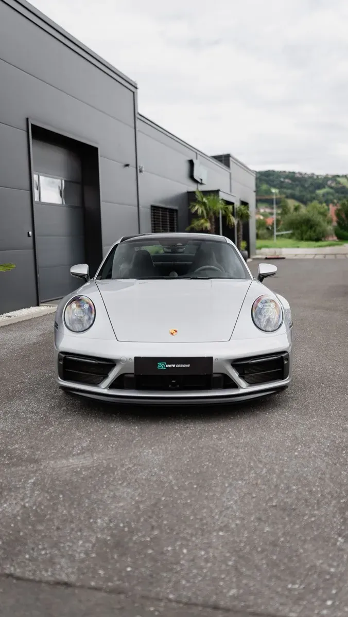 Porsche 911 2023 photo 2