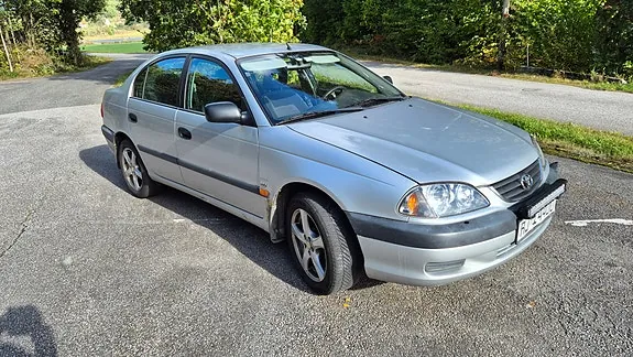 Toyota Avensis 2002 photo 2