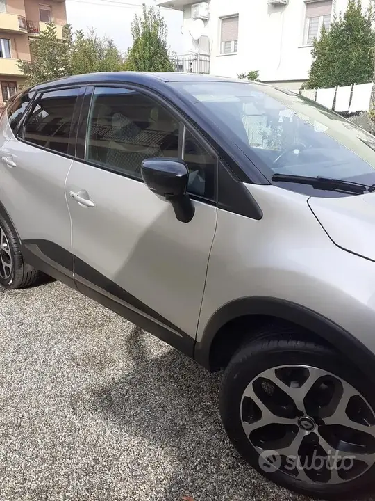 Renault Captur 2018 photo 2