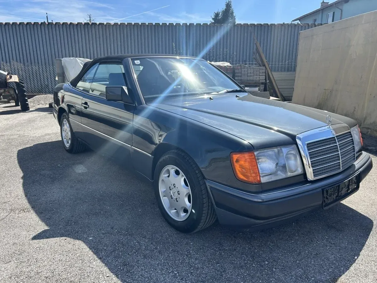 Mercedes-Benz E-Class 1992 photo 2