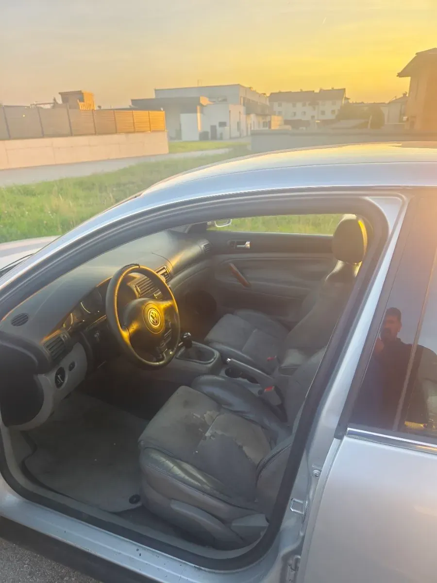 Volkswagen Passat 2001 photo 2