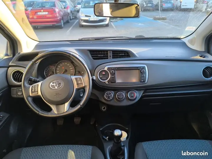 Toyota Yaris 2012 photo 3