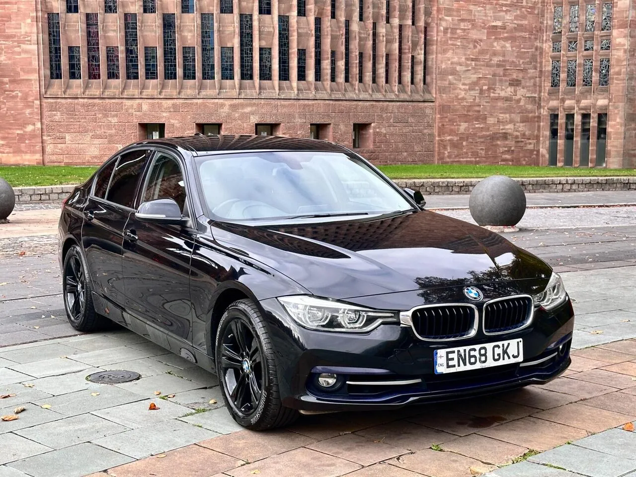 BMW 3 Series 2018 photo 2
