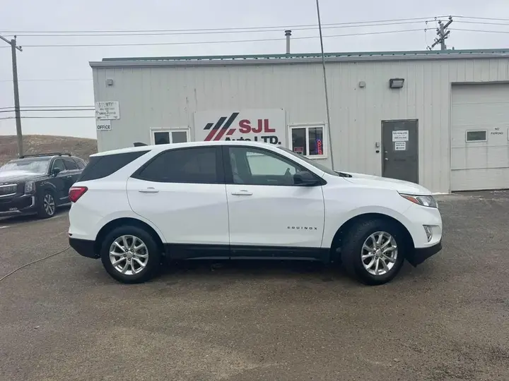 Chevrolet Equinox 2021 photo 2