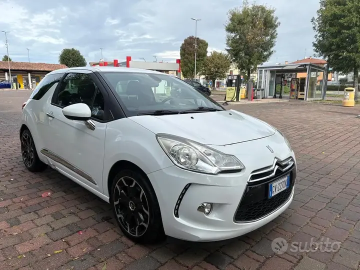 DS Automobiles Ds 3 2011 photo 3