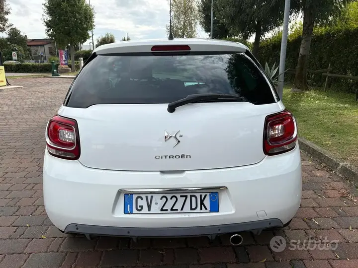 DS Automobiles Ds 3 2011 photo 4