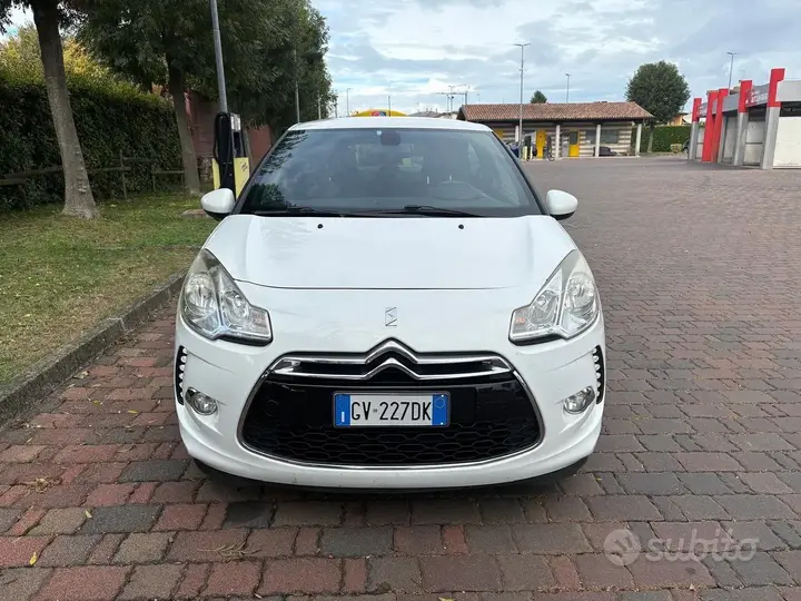 DS Automobiles Ds 3 2011 photo 2