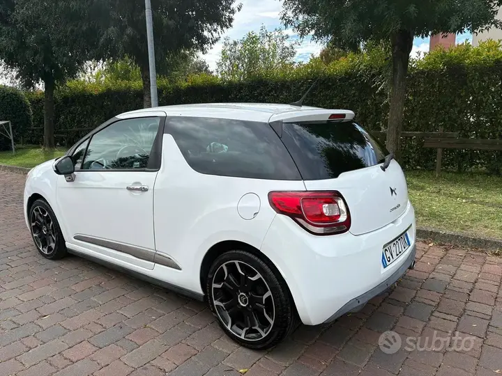 DS Automobiles Ds 3 2011 photo 5