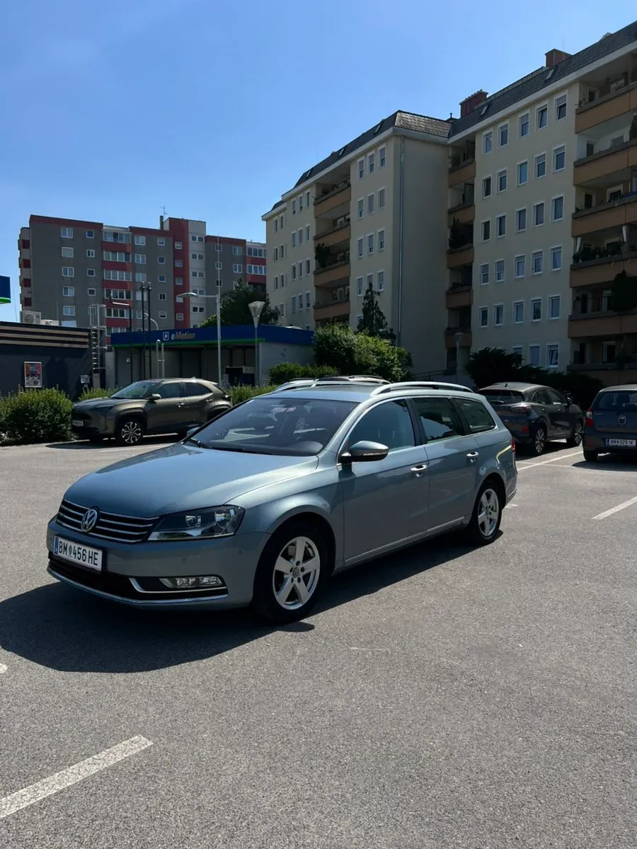 Volkswagen Passat 2011 photo 2