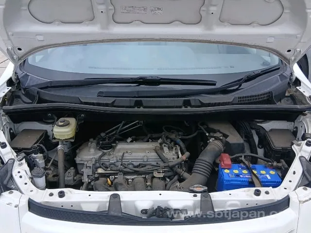 Toyota Noah 2010 photo 2
