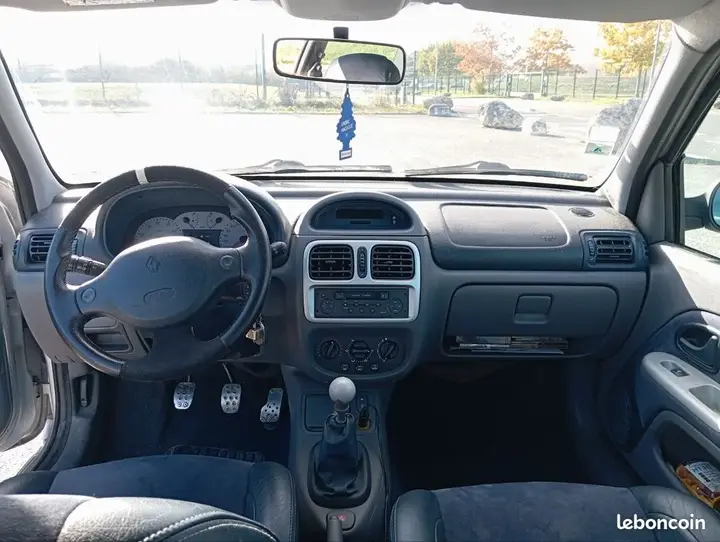 Renault Clio 2001 photo 3
