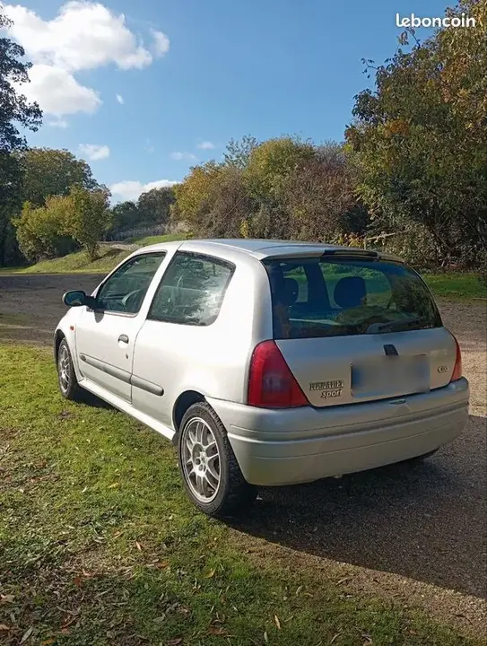 Renault Clio 2001 photo 2