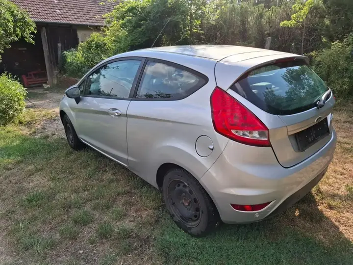 Ford Fiesta 2012 photo 2