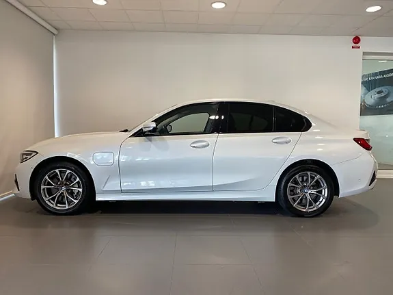 BMW 330E 2021 photo 2