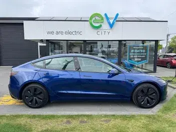 Tesla Model 3 2024 photo 3