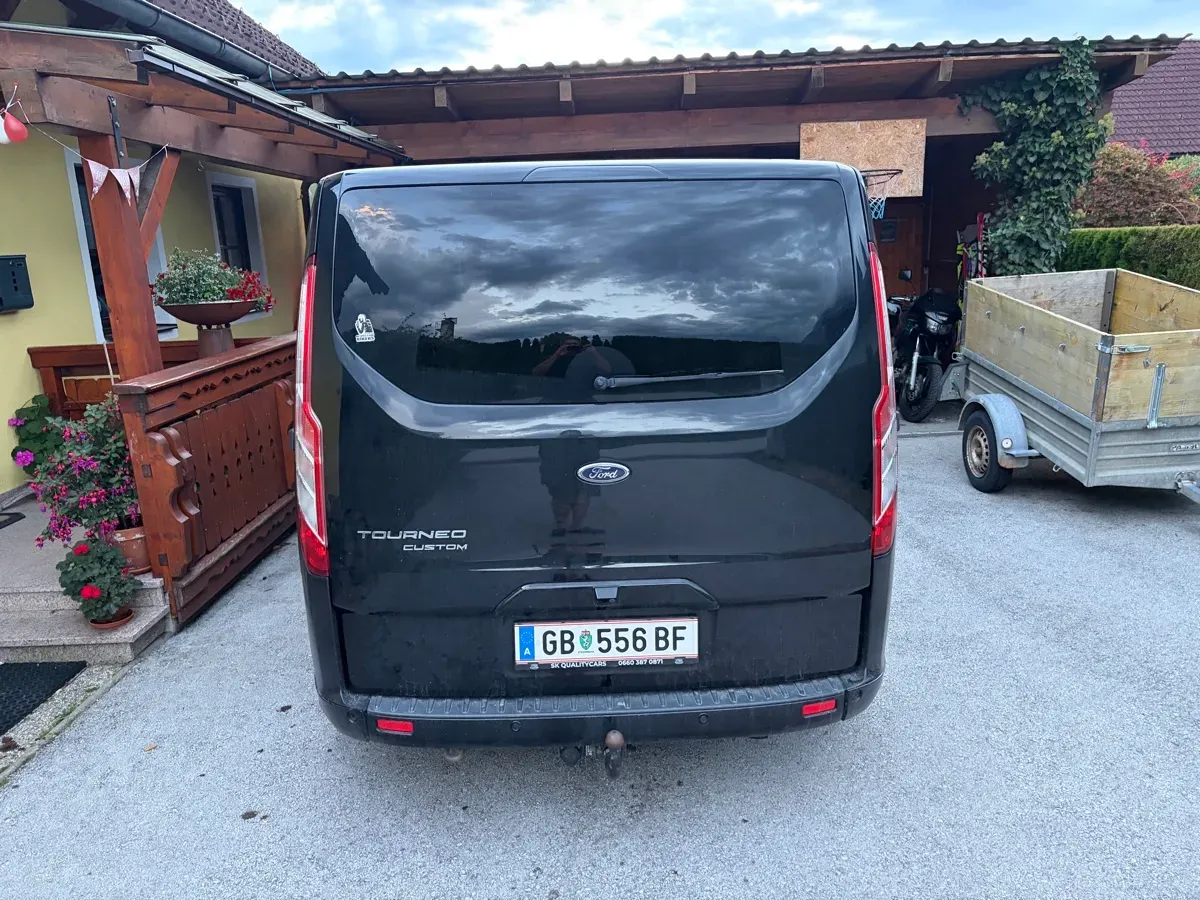 Ford Tourneo Custom 2017 photo 2