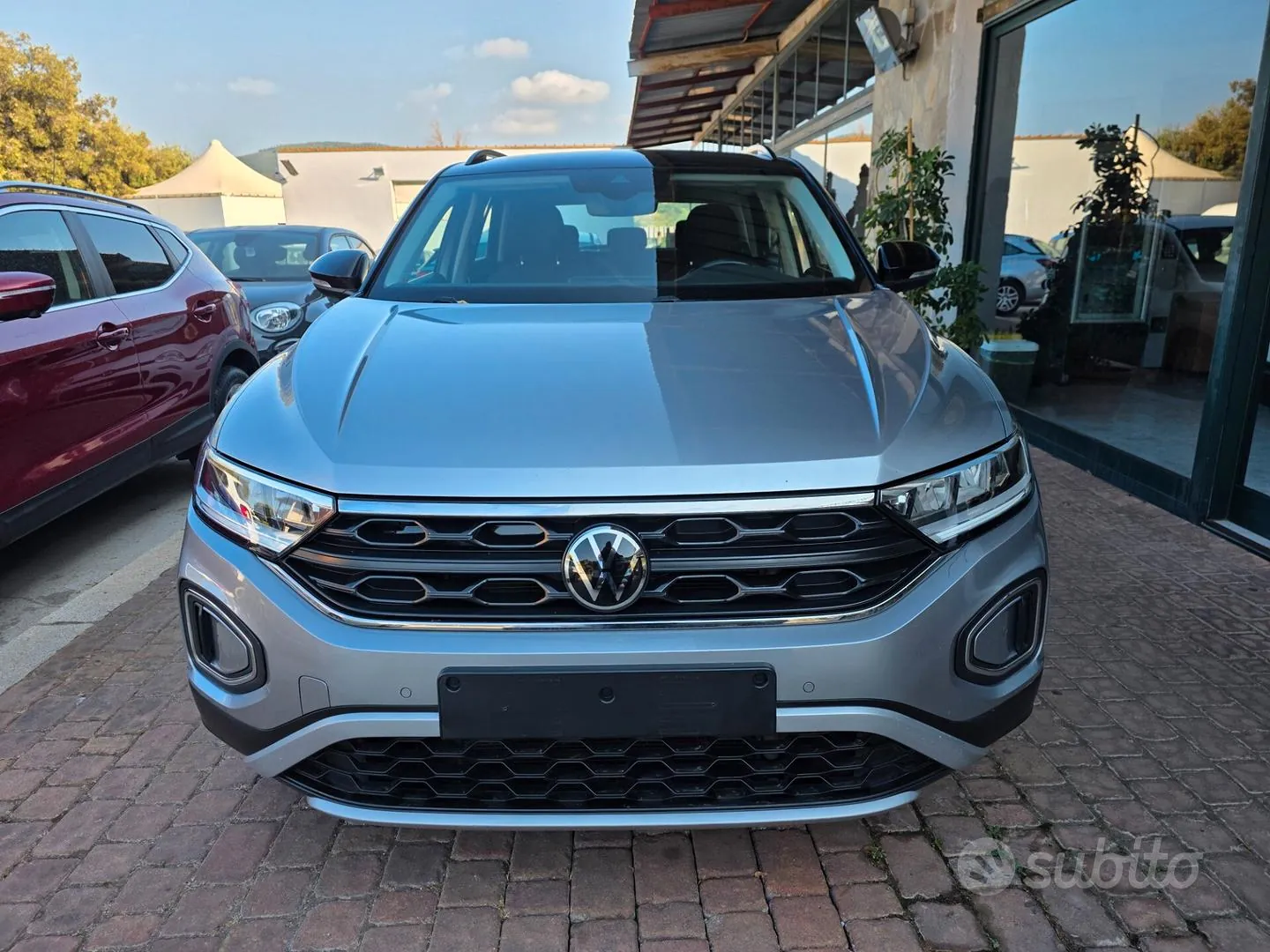 Volkswagen T-Roc 2023 photo 2