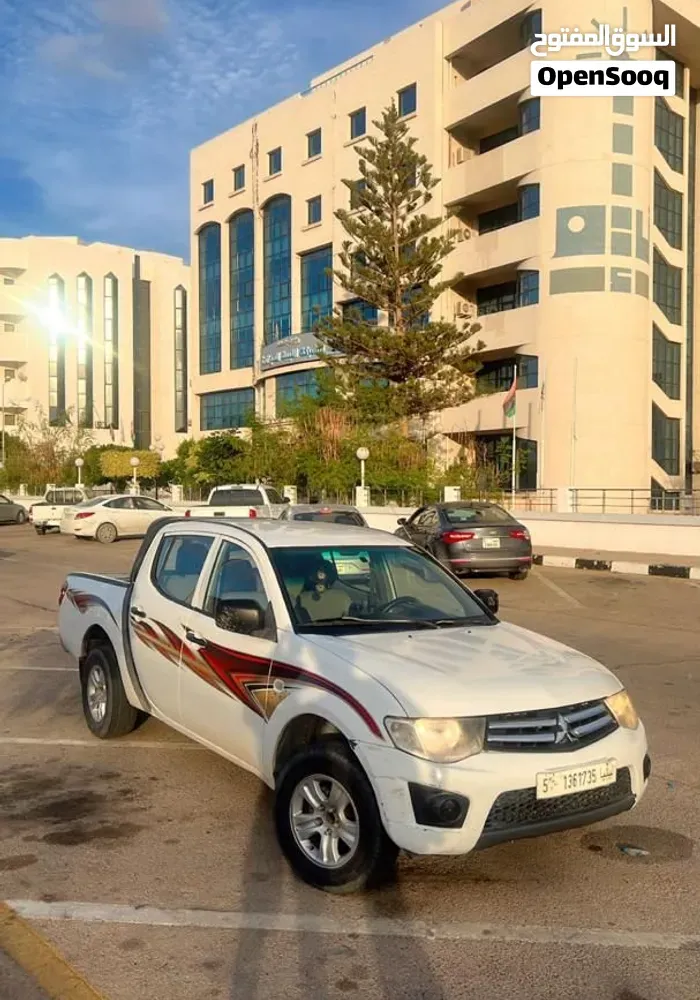 Mitsubishi L200 2010 photo 2
