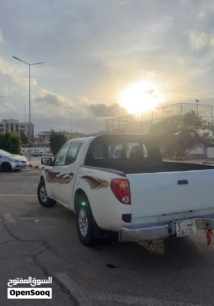 Mitsubishi L200 2010 photo 3