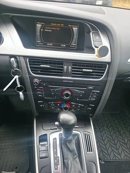 Audi A4 2009 photo 2