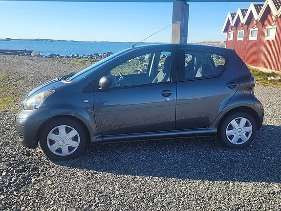 Toyota Aygo 2010 photo 3