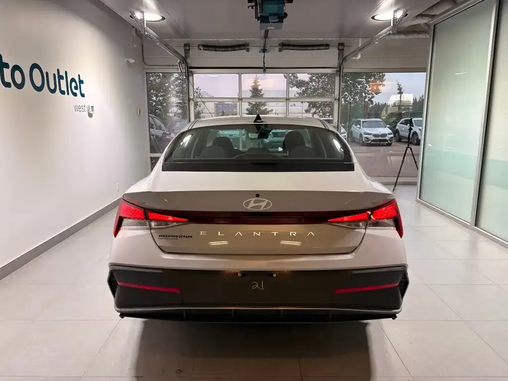 Hyundai Elantra 2025 photo 5