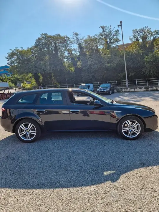 Alfa Romeo 159 2008 photo 4