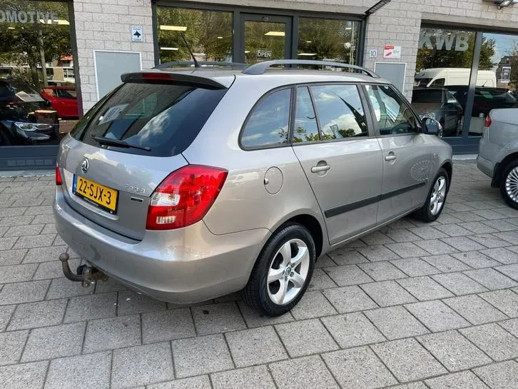 Skoda Fabia 2011 photo 3