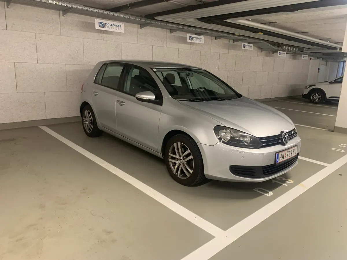 Volkswagen Golf 2010 photo 2