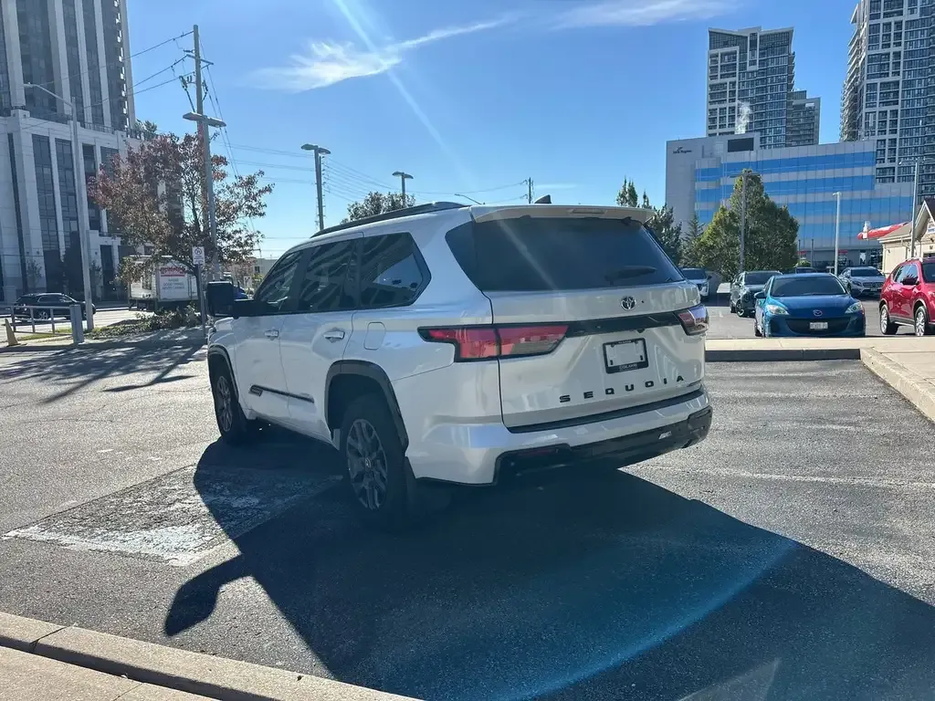Toyota Sequoia 2025 photo 5