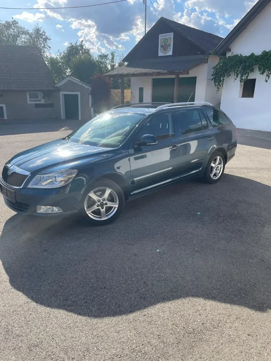 Skoda Octavia 2011 photo 3