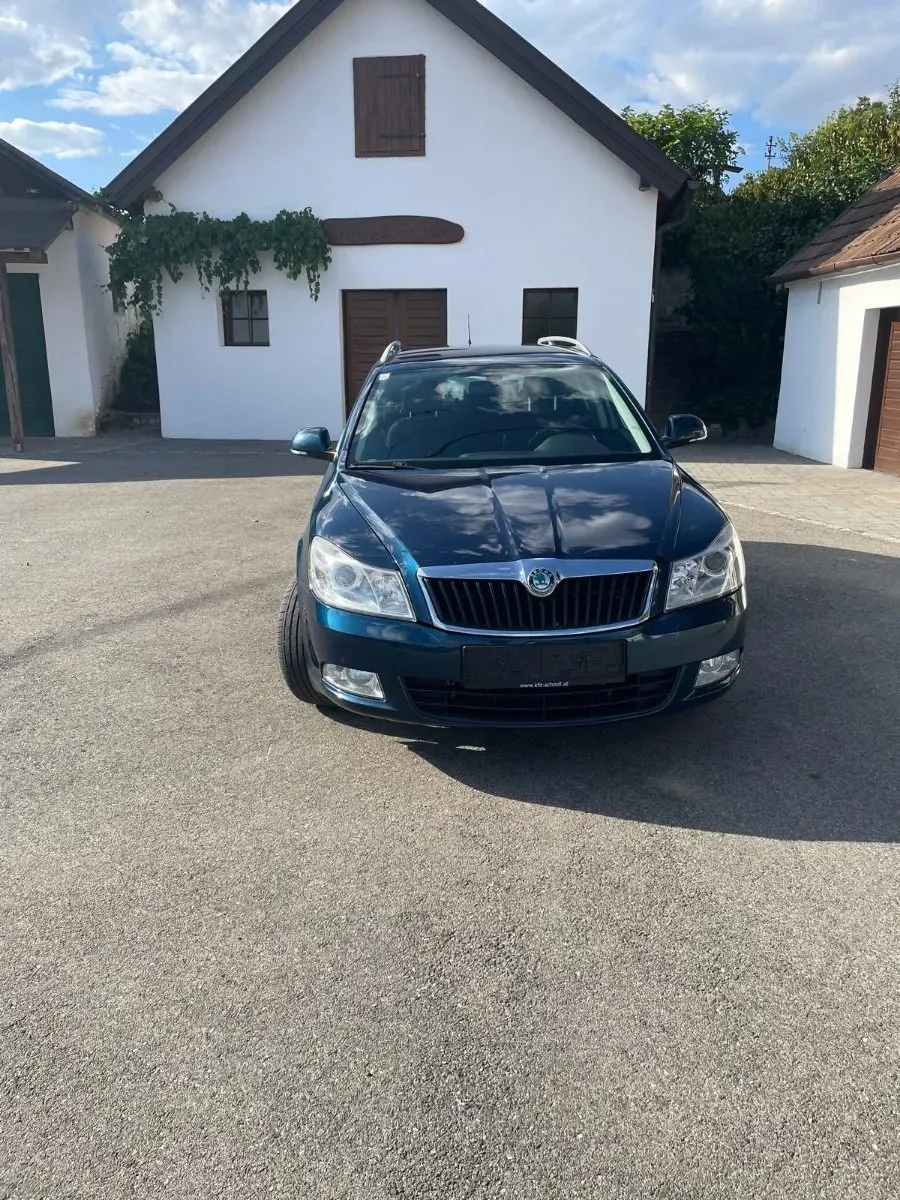 Skoda Octavia 2011 photo 2