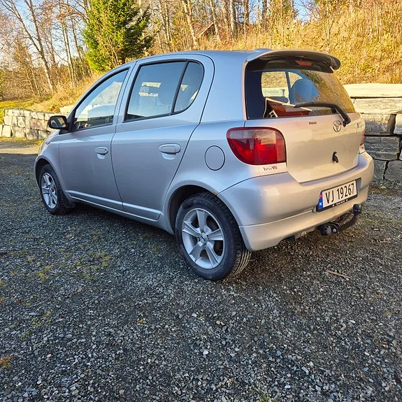 Toyota Yaris 2002 photo 2