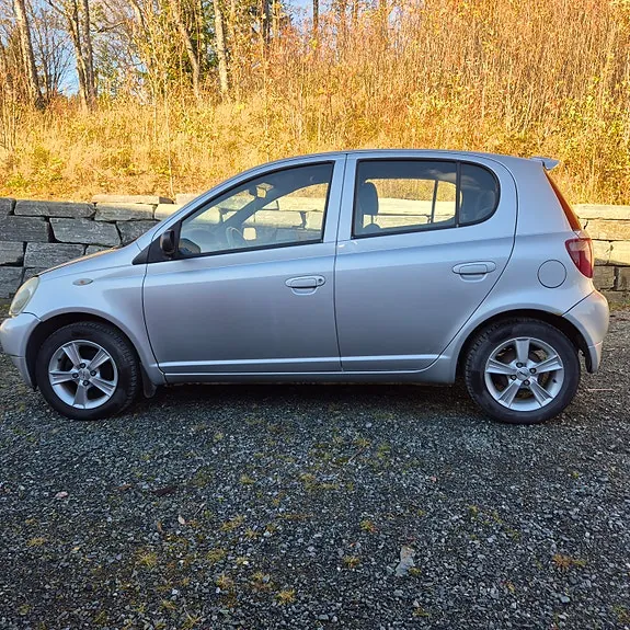 Toyota Yaris 2002 photo 4