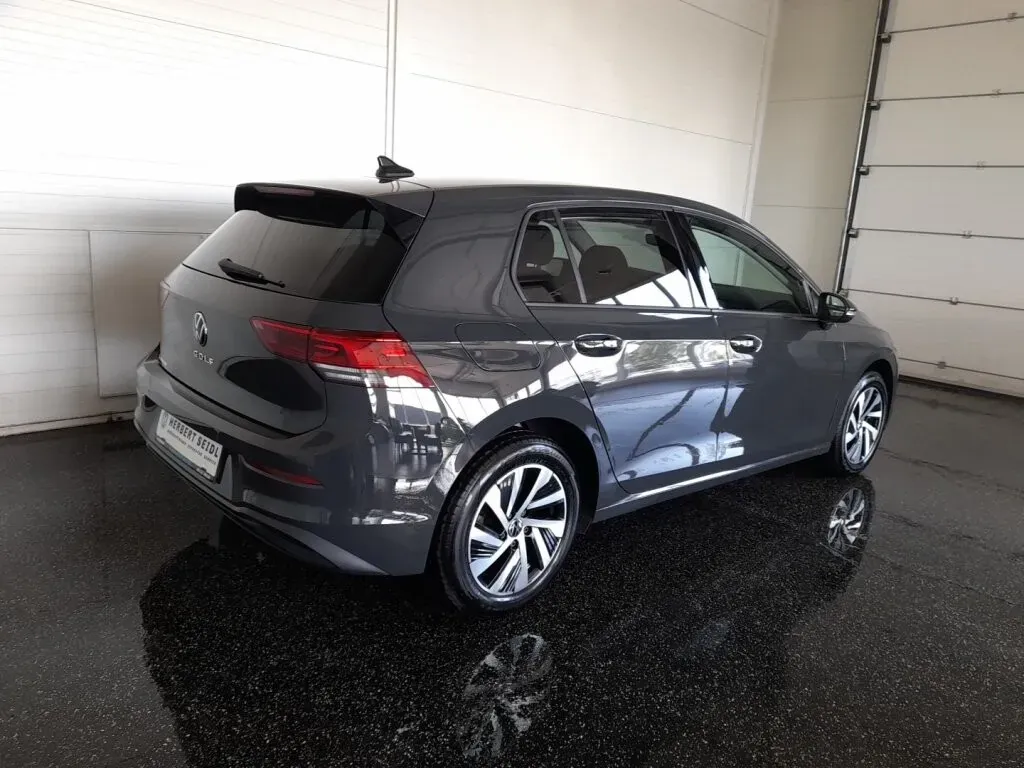 Volkswagen Golf 2023 photo 2