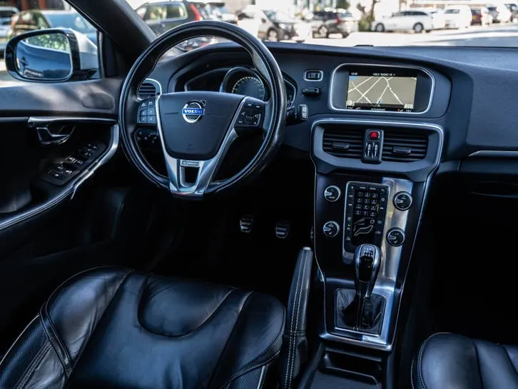 Volvo V40 2014 photo 2