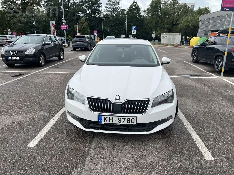 Skoda Superb 2016 photo 2