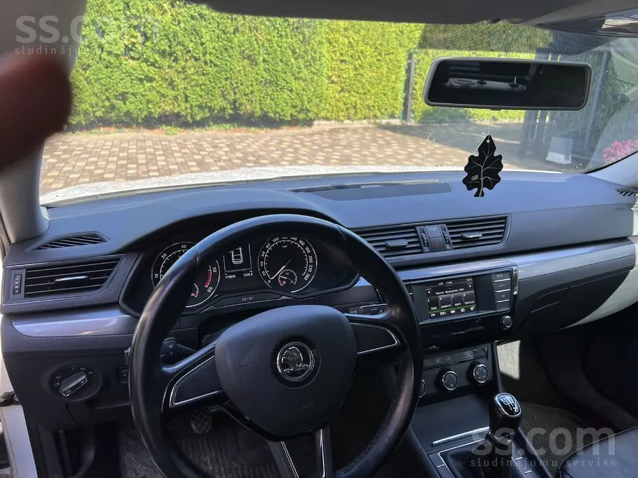 Skoda Superb 2016 photo 5
