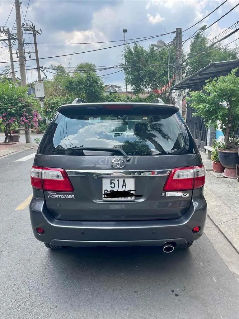 Toyota Fortuner 2010 photo 2