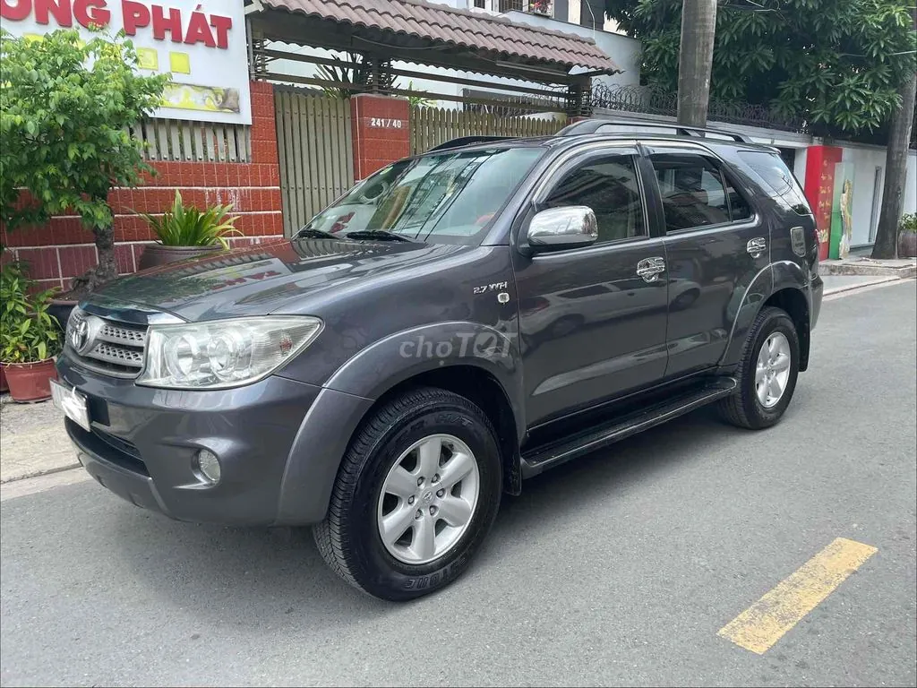 Toyota Fortuner 2010 photo 3