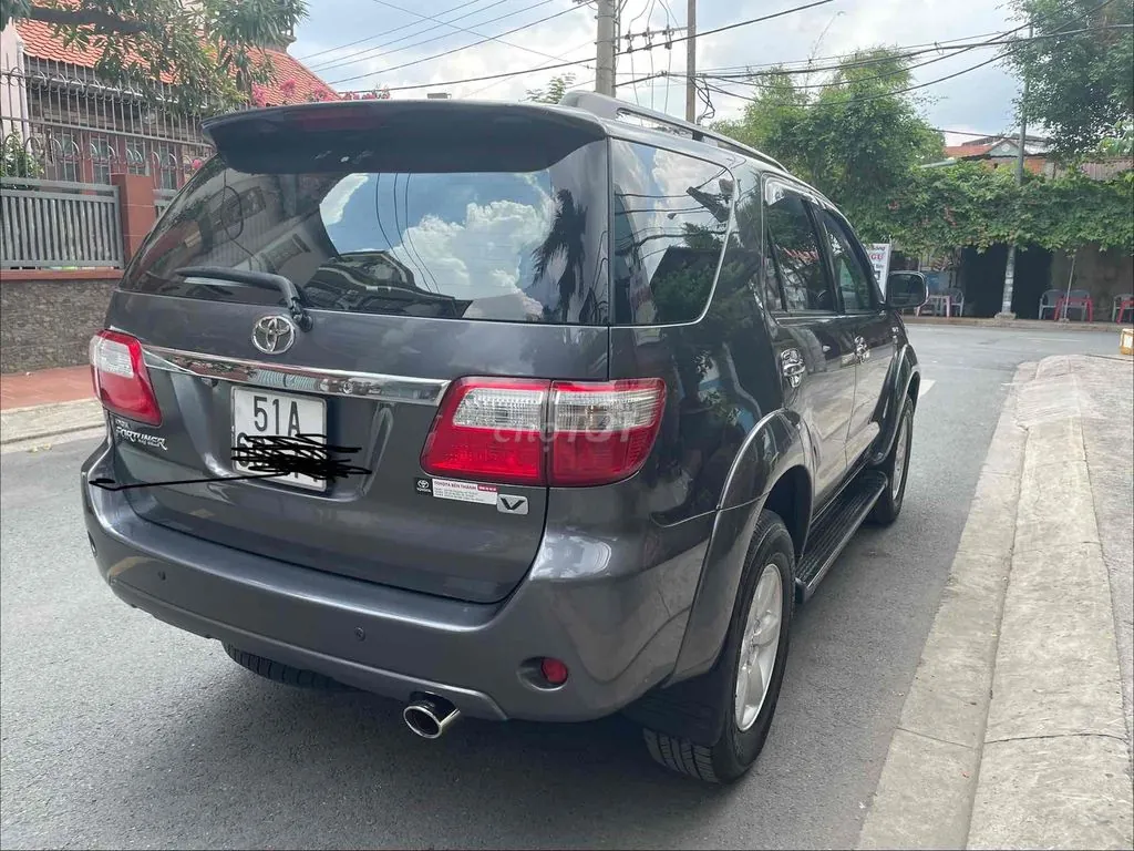 Toyota Fortuner 2010 photo 5