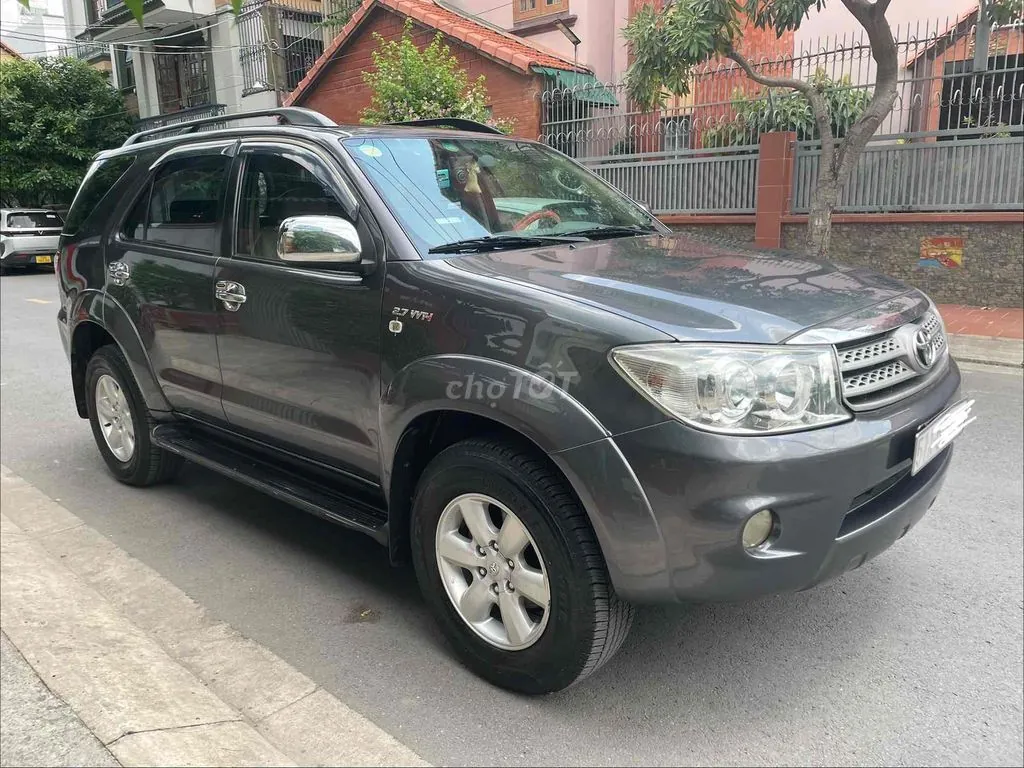 Toyota Fortuner 2010 photo 4
