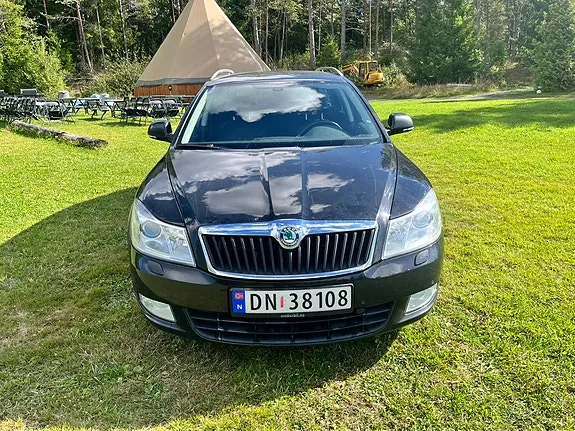 Skoda Octavia 2010 photo 2