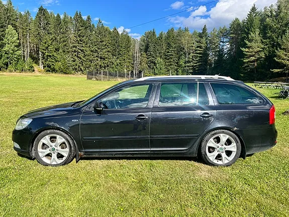 Skoda Octavia 2010 photo 4