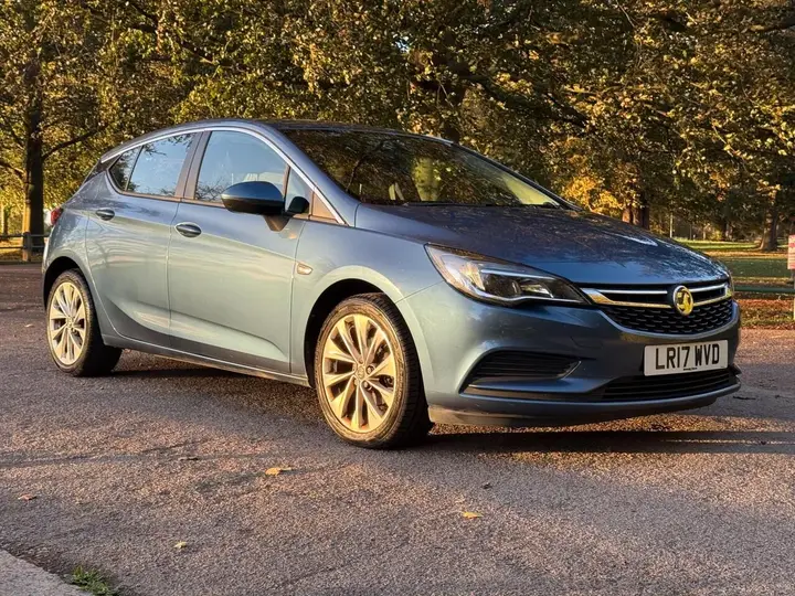 Vauxhall Astra 2017 photo 2