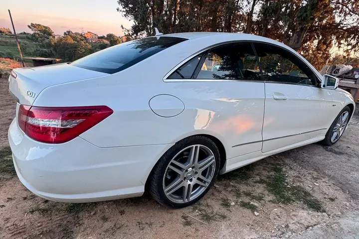 Mercedes-Benz E-Class 2012 photo 3