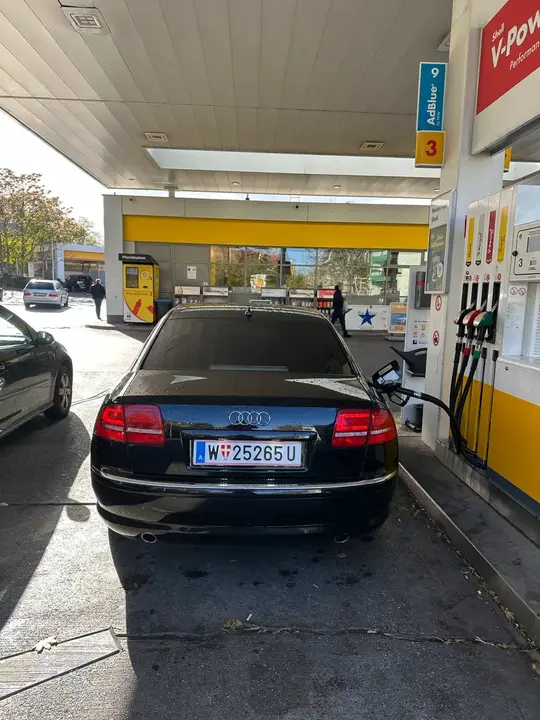 Audi A8 2008 photo 3