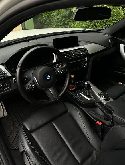 BMW 320I 2019 photo 4