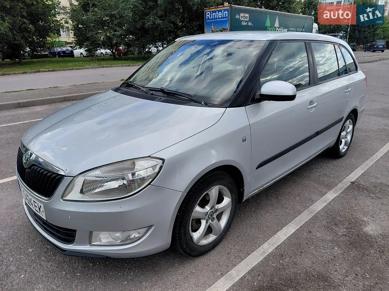 Skoda Fabia 2010 photo 2