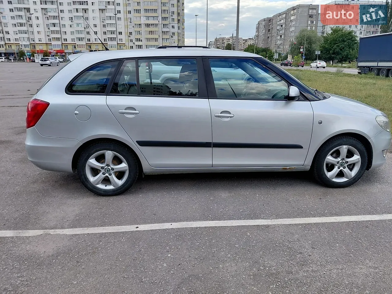 Skoda Fabia 2010 photo 3